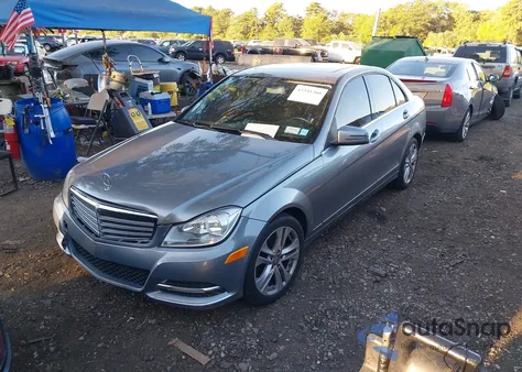 2013 Mercedes-Benz C 250 Luxury from USA, damaged, VIN WDDGF4HB0DG094314